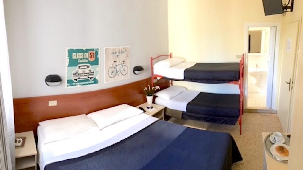 Hotel Byron Solo Per Giovani Riccione Kültér fotó