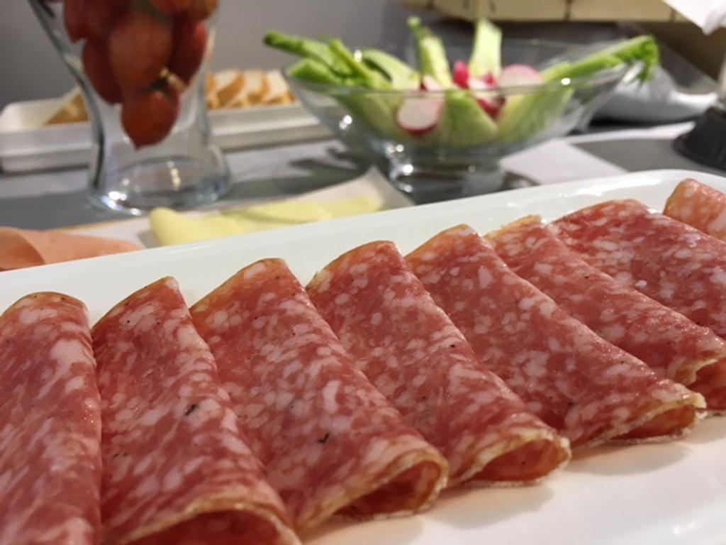Hotel Byron Solo Per Giovani Riccione Kültér fotó